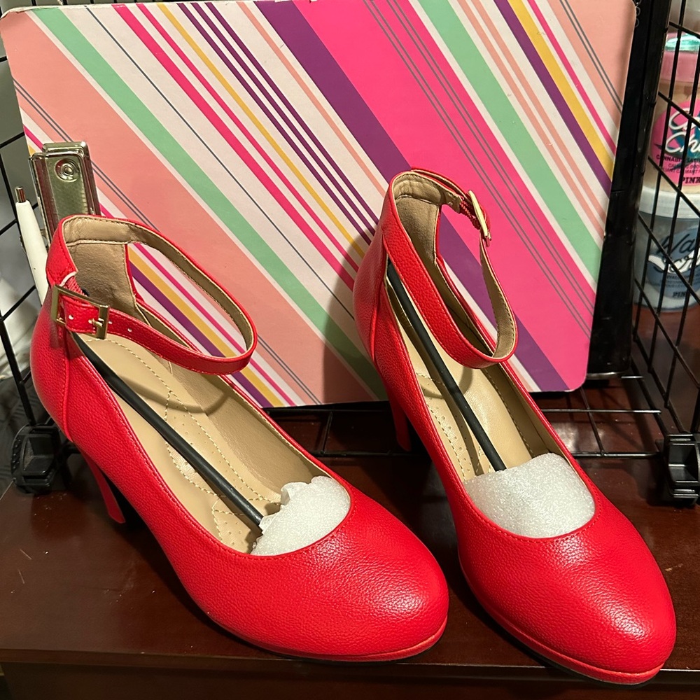 Red heels - Picture 2 of 2